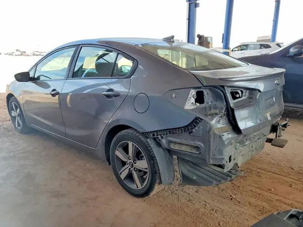 3KPFL4A78JE275936 2018 KIA FORTE - Image 2