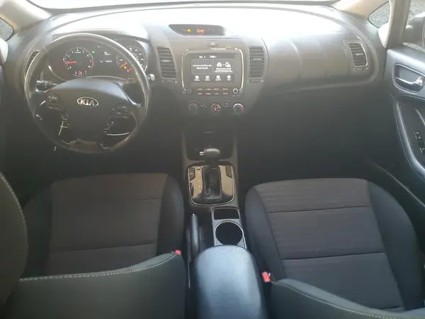 3KPFL4A78JE276410 2018 KIA FORTE - Image 8