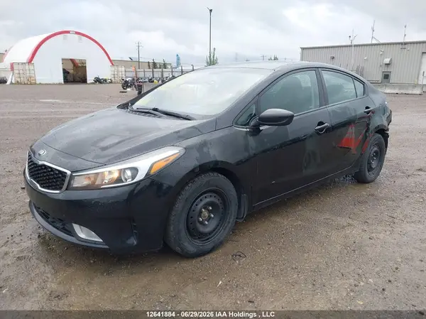 3KPFL4A78JE276584 2018 KIA FORTE - Image 2