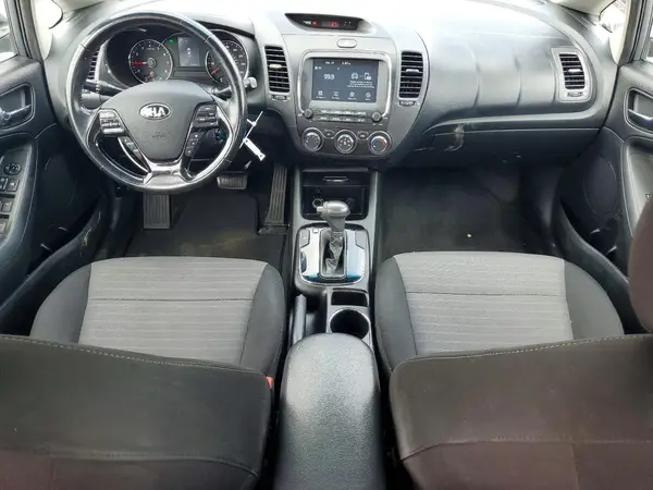 3KPFL4A78JE276861 2018 KIA FORTE - Image 8