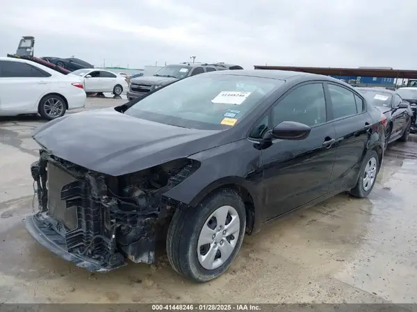3KPFL4A78JE277976 2018 KIA FORTE - Image 2