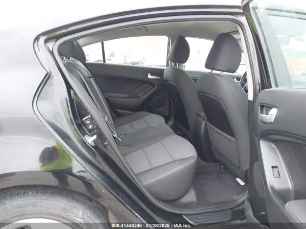 3KPFL4A78JE277976 2018 KIA FORTE - Image 8