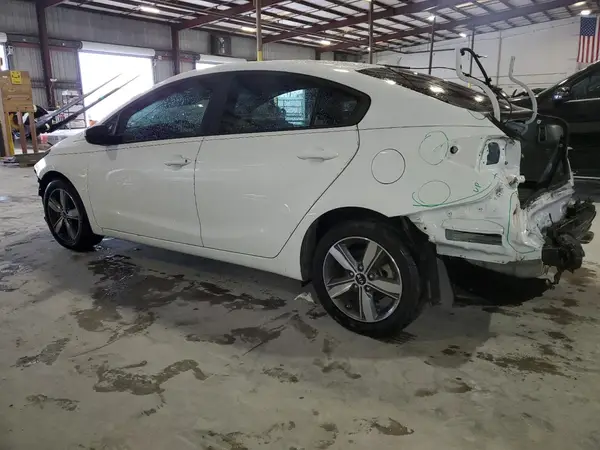 3KPFL4A78JE278299 2018 KIA FORTE - Image 2