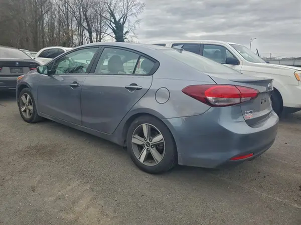 3KPFL4A78JE282059 2018 KIA FORTE - Image 2
