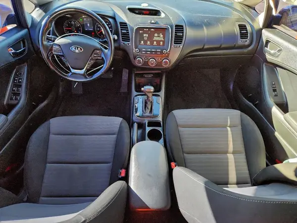 3KPFL4A78JE283731 2018 KIA FORTE - Image 8