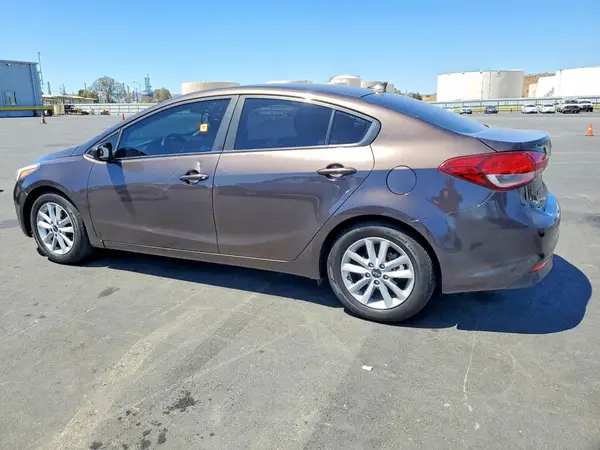 3KPFL4A79HE005723 2017 KIA FORTE - Image 2
