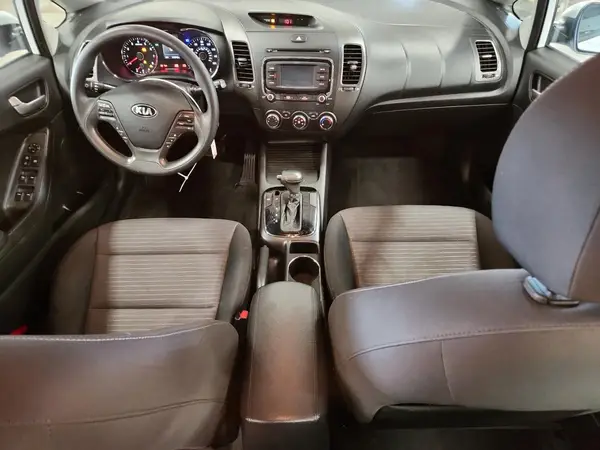 3KPFL4A79HE006094 2017 KIA FORTE - Image 8