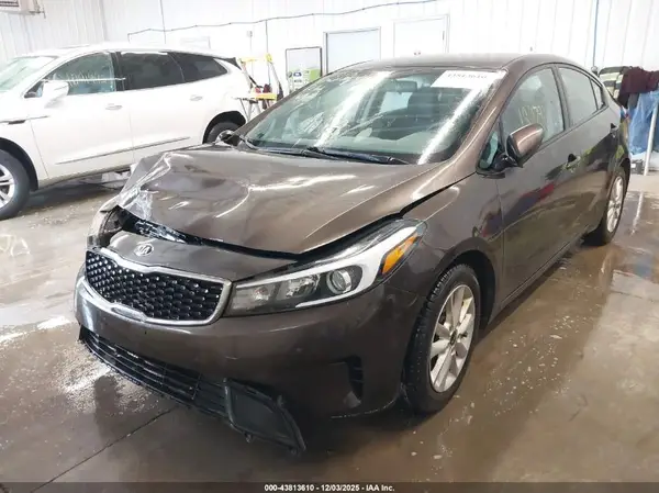 3KPFL4A79HE006869 2017 KIA FORTE - Image 2