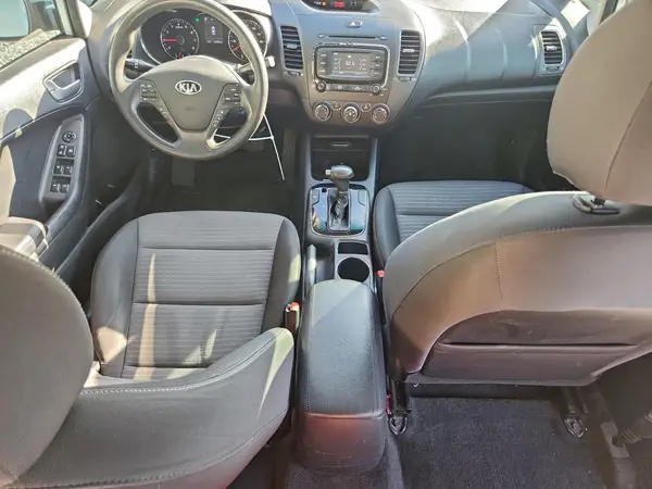 3KPFL4A79HE008007 2017 KIA FORTE - Image 8