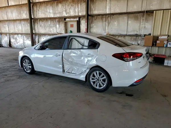 3KPFL4A79HE008251 2017 KIA FORTE - Image 2