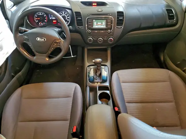 3KPFL4A79HE008251 2017 KIA FORTE - Image 8