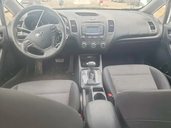 3KPFL4A79HE008489 2017 KIA FORTE - Image 8