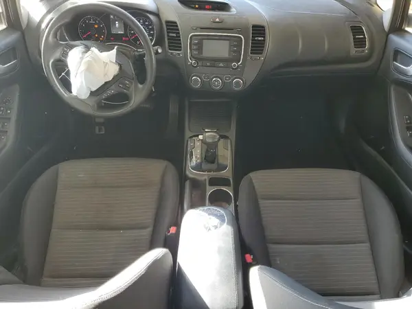 3KPFL4A79HE009013 2017 KIA FORTE - Image 8