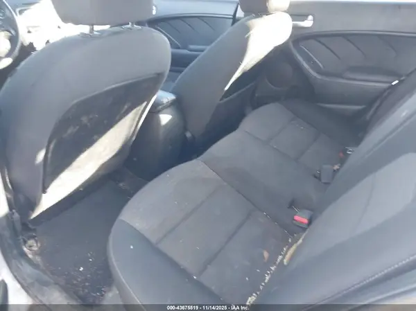 3KPFL4A79HE009903 2017 KIA FORTE - Image 8