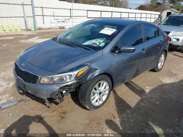 3KPFL4A79HE010789 2017 KIA FORTE - Image 2