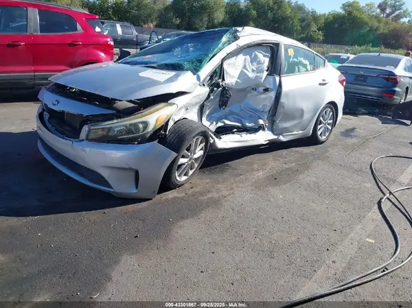 3KPFL4A79HE012347 2017 KIA FORTE - Image 2