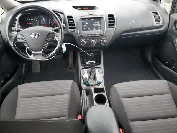 3KPFL4A79HE013482 2017 KIA FORTE - Image 8