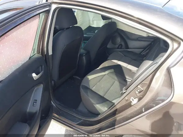 3KPFL4A79HE014180 2017 KIA FORTE - Image 8