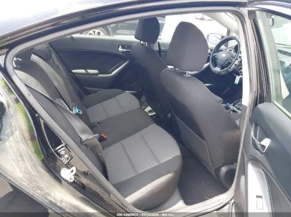 3KPFL4A79HE014499 2017 KIA FORTE - Image 8