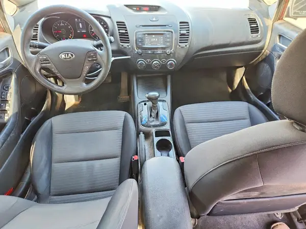 3KPFL4A79HE014809 2017 KIA FORTE - Image 8
