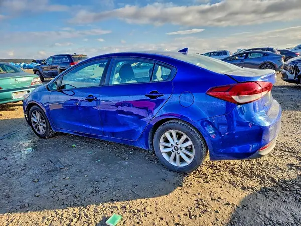 3KPFL4A79HE014924 2017 KIA FORTE - Image 2