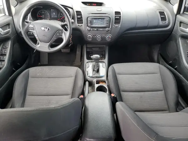 3KPFL4A79HE015328 2017 KIA FORTE - Image 8