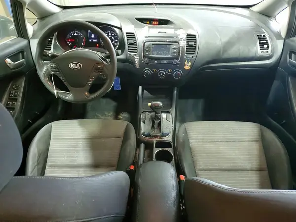 3KPFL4A79HE016320 2017 KIA FORTE - Image 8