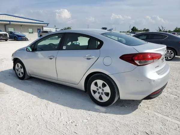 3KPFL4A79HE016365 2017 KIA FORTE - Image 2