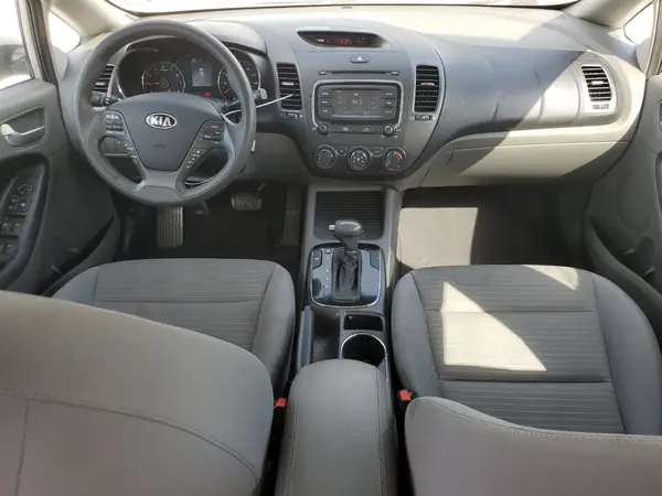 3KPFL4A79HE016365 2017 KIA FORTE - Image 8