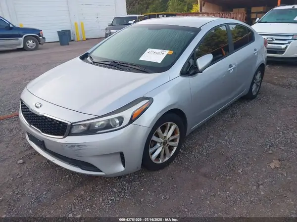 3KPFL4A79HE017774 2017 KIA FORTE - Image 2