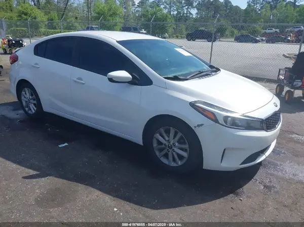 3KPFL4A79HE018052 2017 KIA FORTE - Image 1