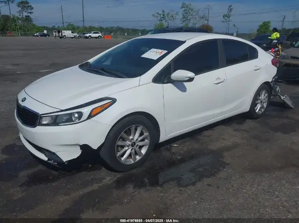 3KPFL4A79HE018052 2017 KIA FORTE - Image 2