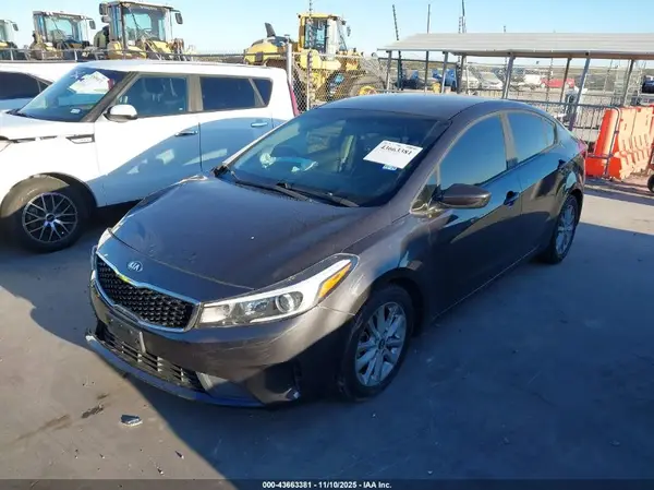 3KPFL4A79HE020030 2017 KIA FORTE - Image 2