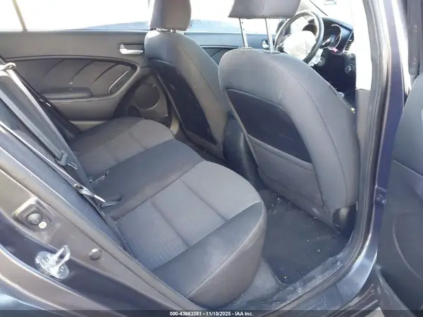 3KPFL4A79HE020030 2017 KIA FORTE - Image 8