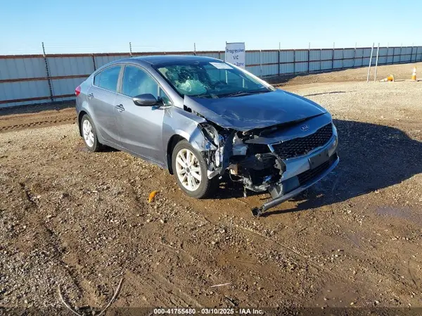 3KPFL4A79HE021081 2017 KIA FORTE - Image 1