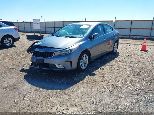 3KPFL4A79HE021081 2017 KIA FORTE - Image 2