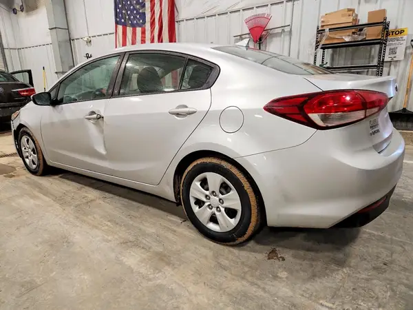 3KPFL4A79HE022280 2017 KIA FORTE - Image 2
