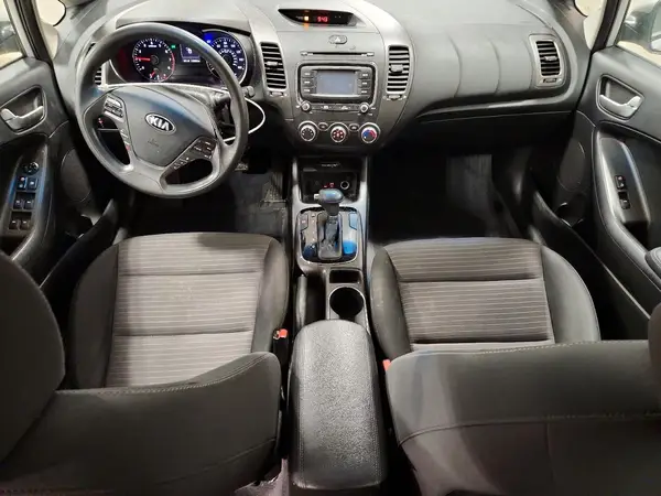 3KPFL4A79HE022280 2017 KIA FORTE - Image 8