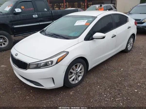 3KPFL4A79HE022828 2017 KIA FORTE - Image 2