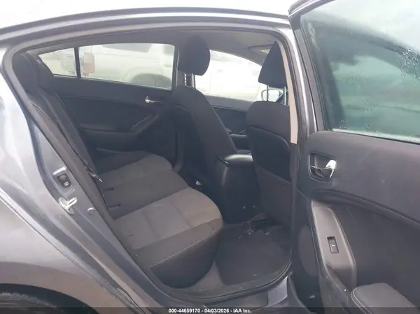 3KPFL4A79HE023851 2017 KIA FORTE - Image 8