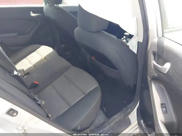 3KPFL4A79HE026216 2017 KIA FORTE - Image 8