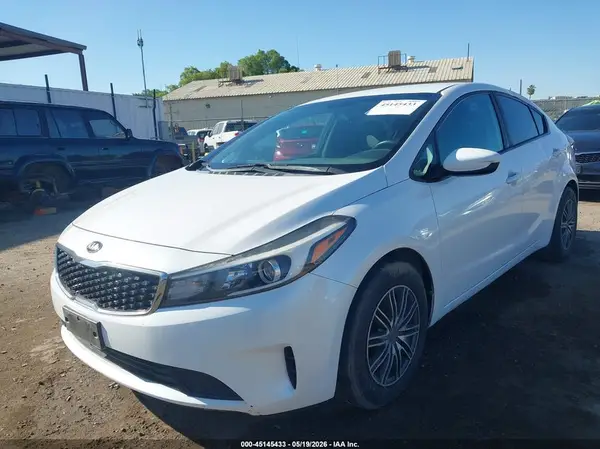 3KPFL4A79HE026605 2017 KIA FORTE - Image 2