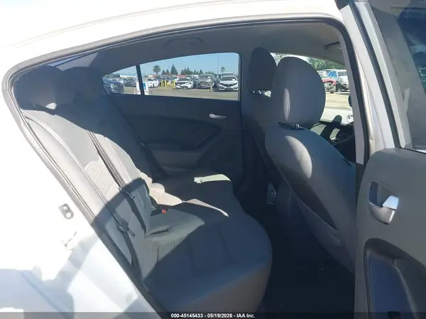 3KPFL4A79HE026605 2017 KIA FORTE - Image 8