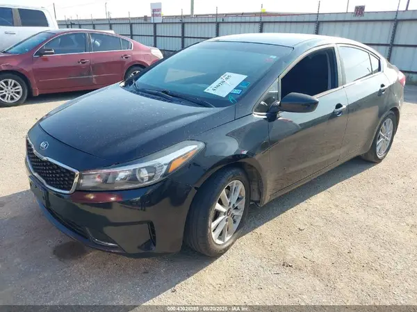 3KPFL4A79HE028466 2017 KIA FORTE - Image 2