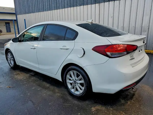 3KPFL4A79HE031948 2017 KIA FORTE - Image 2