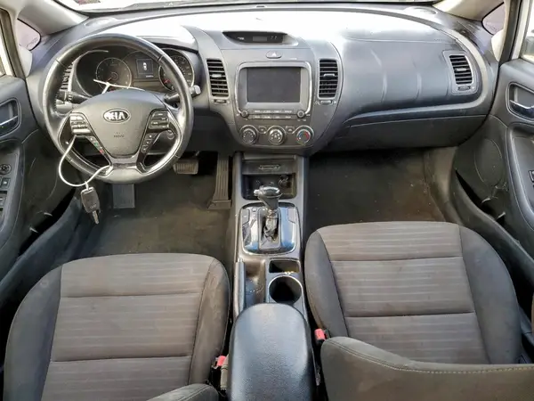 3KPFL4A79HE031948 2017 KIA FORTE - Image 8