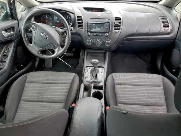 3KPFL4A79HE032758 2017 KIA FORTE - Image 8