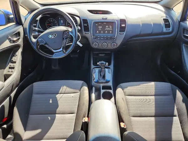 3KPFL4A79HE033618 2017 KIA FORTE - Image 8