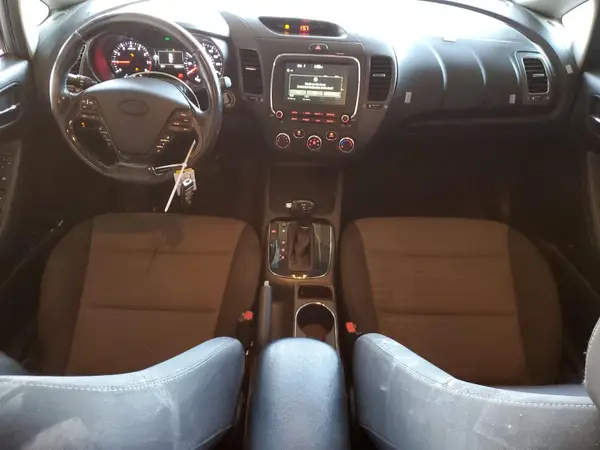3KPFL4A79HE034574 2017 KIA FORTE - Image 8