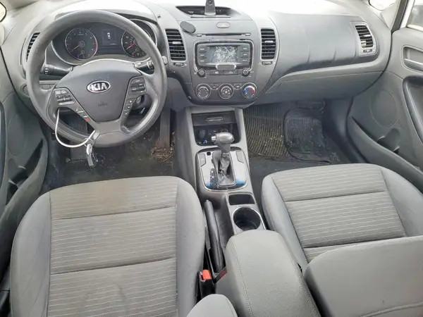 3KPFL4A79HE035207 2017 KIA FORTE - Image 8